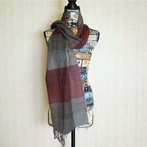 Clara Clark Monochrome Houndstooth Scarf